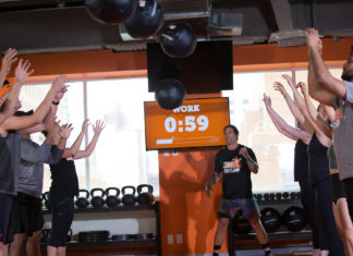 Hinderbaneloppet Tough Mudder startar gymkoncept