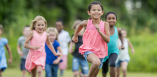 Nio av tio tycker barn behöver röra sig mer – Föräldrar vill vara mer aktiva med sina barn