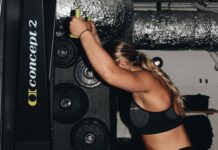 Elvira Ek satte världsrekord i 1 000 meter stakmaskin