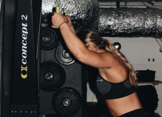 Elvira Ek satte världsrekord i 1 000 meter stakmaskin