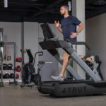 TRUE Fitness lanserar löpbandet Stryker Slat Treadmill