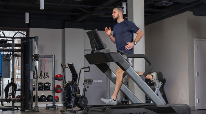 TRUE Fitness lanserar löpbandet Stryker Slat Treadmill