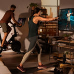 Pelotonaktien rasade efter att bolaget rapporterat en stor förlust och sjunkande intäkter