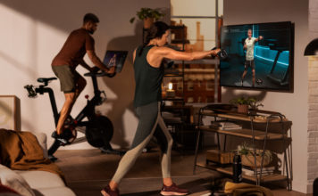 Pelotonaktien rasade efter att bolaget rapporterat en stor förlust och sjunkande intäkter