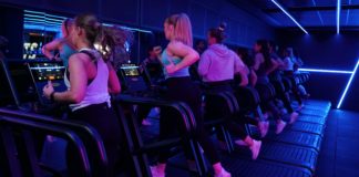 Technogym och SATS i nytt samarbete för att lyfta HIIT-klasser i Norden Löpning på löpbandet technogym Skillrun hos träningskedjan SATS