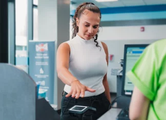 Gymkedjan Crunch Fitness introducerar handavläsning för medlemsincheckning