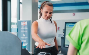 Gymkedjan Crunch Fitness introducerar handavläsning för medlemsincheckning