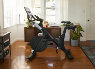 Peloton säger upp 400 anställda och söker ny vd