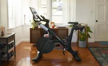 Peloton säger upp 400 anställda och söker ny vd