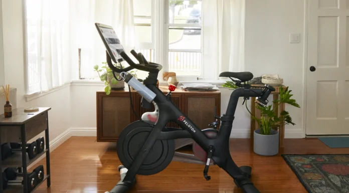 Peloton säger upp 400 anställda och söker ny vd