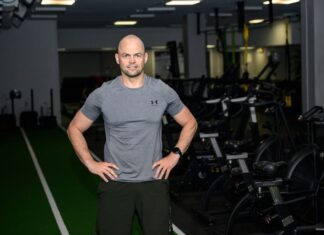 Drivkraft Solna anordnar en heldag för tränings- och hyroxentusiaster Martin Dahlman, ägare av gymmet Drivkraft Solna