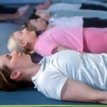 SATS lanserar Wellness Bundle: nytt fokus på mental och fysisk hälsa Kvinnor som vilar på SATS deep rest