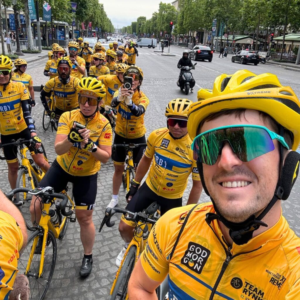 Team Rynkeby cyklister i Paris