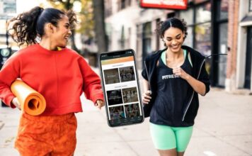 EGYM förvärvar FitReserve FitReserve app women running