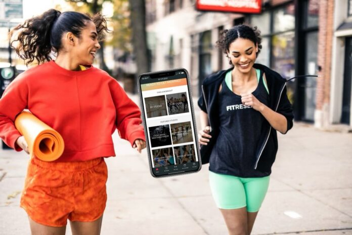 FitReserve app women running