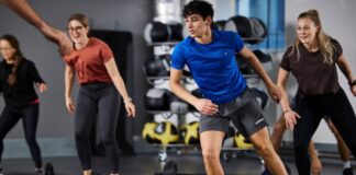 Friskis&Svettis öppnar nya gym i Motala, Sundsvall och Skellefteå Gruppträning på Friskis och Svettis med skivstång