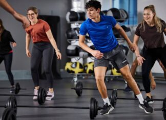 Friskis&Svettis öppnar nya gym i Motala, Sundsvall och Skellefteå Gruppträning på Friskis och Svettis med skivstång