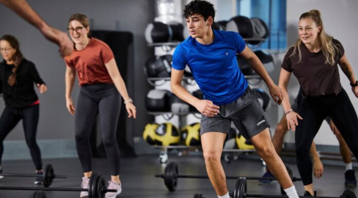 Friskis&Svettis öppnar nya gym i Motala, Sundsvall och Skellefteå Gruppträning på Friskis och Svettis med skivstång