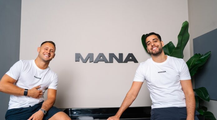 Från brottningsmatta till kallbad: svenska mästaren Alexander Bica satsar på hälsa och välmående Alexander Bica och Elias Alhar