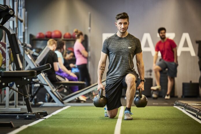 Friskis&Svettis utfallsgång med kettlebells