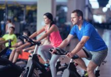 Gymmusik lanserar AI-röster för effektiv medlemskommunikation Cykelträning på gym