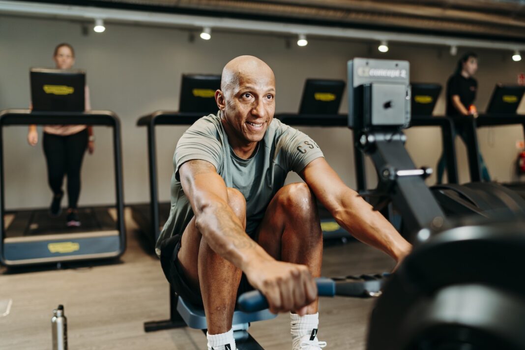 Actic_stenhagen Actic gym, man på roddmaskin