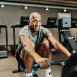 Actic stärker greppet i Uppsala – öppnar 7:e gymmet i Stenhagen Actic gym, man på roddmaskin