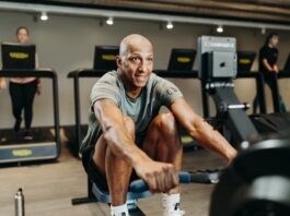 Analys: Europas gymmarknad går in i en ny konsolideringsfas – och Sverige följer samma väg Actic gym, man på roddmaskin