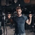 Epassi i blåsväder – tog betalt bakom kommunernas rygg Man styrketränar på gym