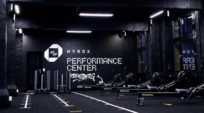 HYROX växer så det knakar – firar 5 000 gym och lanserar Performance Center HYROX Performance Center