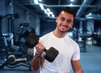 SATS levererade nytt medlems- och resultatrekord för under 2024 SATS man med hantel