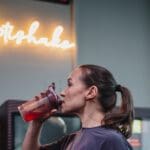 Optishake – funktionsdrycken som blir en naturlig del av träningsrutinen Optishake kvinna