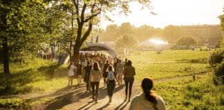 Rapporten ”Kvinnorörelse 2025”: Därför tränar inte kvinnor – och vad vi kan göra åt det Kvinnor som springer Vårruset