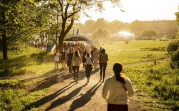 Rapporten ”Kvinnorörelse 2025”: Därför tränar inte kvinnor – och vad vi kan göra åt det Kvinnor som springer Vårruset