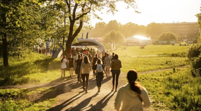 Rapporten ”Kvinnorörelse 2025”: Därför tränar inte kvinnor – och vad vi kan göra åt det Kvinnor som springer Vårruset