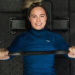 Fitness24Seven öppnar nytt i Skäggetorp – med tjejgym och öppet dygnet runt Fitness24Seven tjej som tränar bänkpress