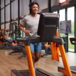 Basic-Fit förvärvar Clever Fit – blir marknadsledande i Tyskland och går in i franchise-segmentet Basic_Fit Cardio Treadmill man