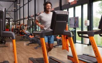 Basic-Fit förvärvar Clever Fit – blir marknadsledande i Tyskland och går in i franchise-segmentet Basic_Fit Cardio Treadmill man