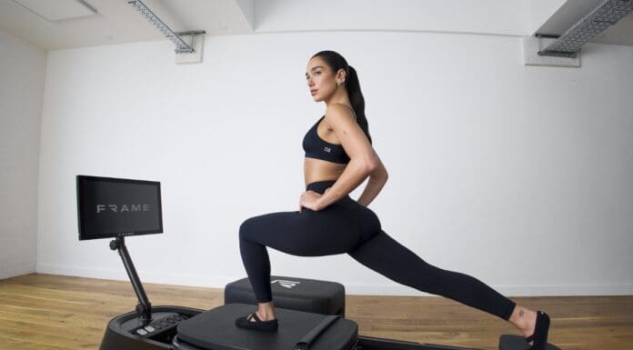 Dua Lipa gör Pilates globalt – och går in som delägare i Frame Fitness