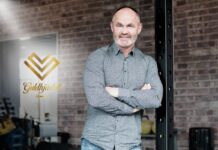 Magnus Wilhelmsson får årets Hederspris på Guldhjärtat-galan Magnus Wilhelmsson poserar vid en stolpe i ett gym