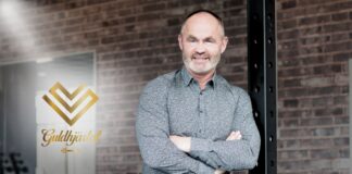 Magnus Wilhelmsson får årets Hederspris på Guldhjärtat-galan Magnus Wilhelmsson poserar vid en stolpe i ett gym