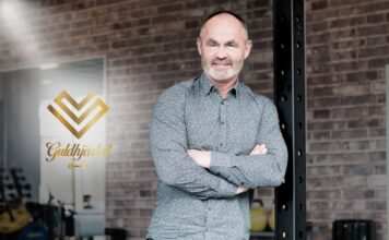 Magnus Wilhelmsson får årets Hederspris på Guldhjärtat-galan Magnus Wilhelmsson poserar vid en stolpe i ett gym