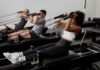 ClassPass årssummering träningstrender 2025 Grupp av människor tränar pilates på reformer-maskiner