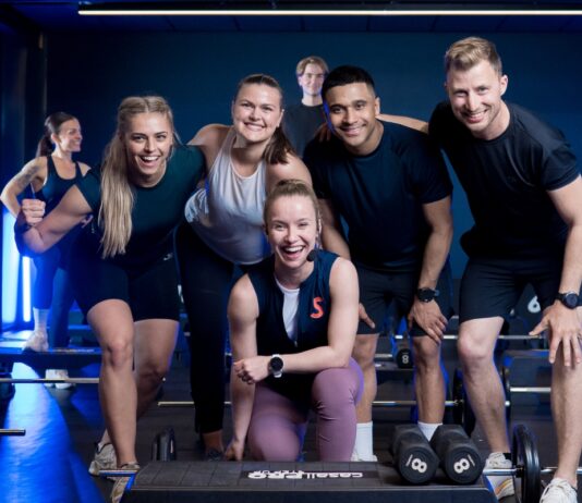 SATS avslutar 2025 med rekord – växer både i intäkter och medlemsaktivitet SATS människor som tränar på gym gruppträning