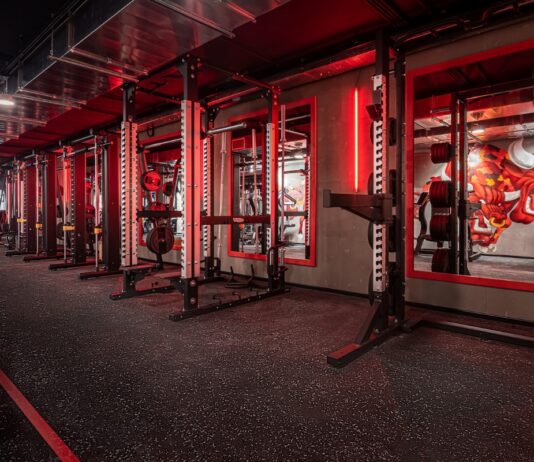 Akustisk komfort i träningsmiljöer: därför börjar lösningen i golvet