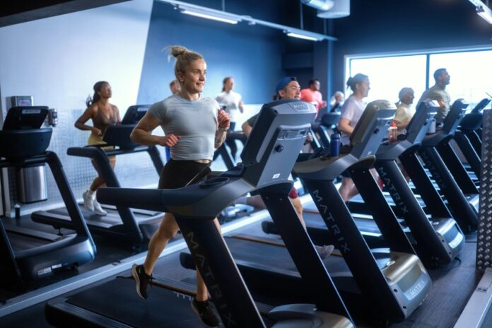 SATS_Indoor_Running Indoor Running tjej på SATS gym