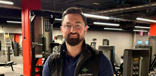”Golvet ska hålla minst lika länge som maskinerna” – Taher Anosheh om iBuildGreen och gymgolvet 2026
